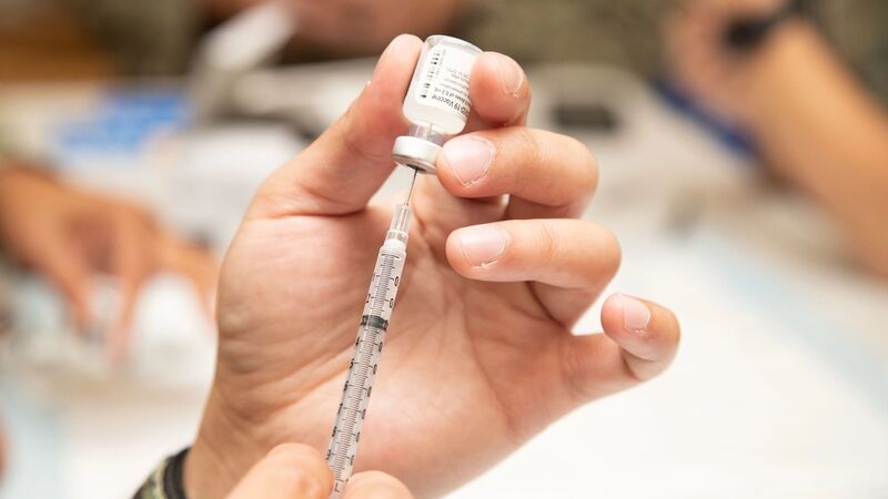 Só 5% dos bebês têm as três doses contra covid — e 25 crianças morreram em 2026
