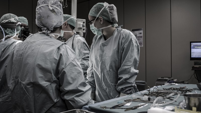 Cinquenta e dois hospitais decidiram contar quanta gente morre neles — e isso deveria ser banal
