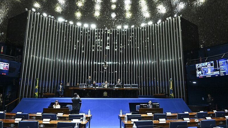 O piso do médico vai de R$ 3.636 para R$ 13.662 por 20 horas — e a conta de R$ 25,9 bilhões cai no colo da prefeitura