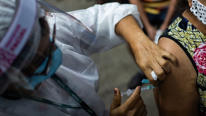 A vacina que chegou primeiro para as crianças agora bate na porta dos 85+